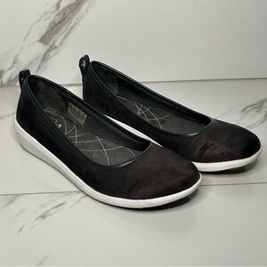 Life Stride Velocity Gray Flats Size 8.5